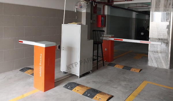Máy giữ xe tích hợp thanh chắn barier tự động